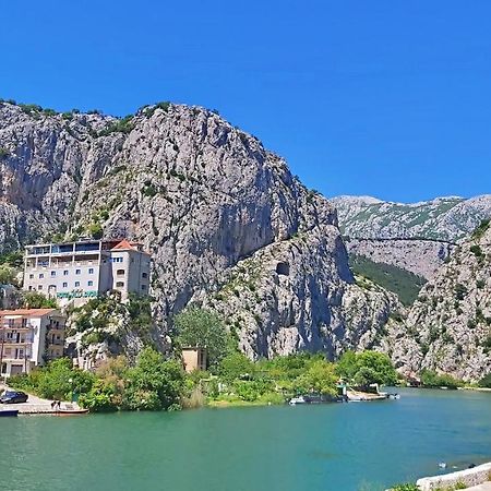 Apartment Mandic Omis Exterior photo