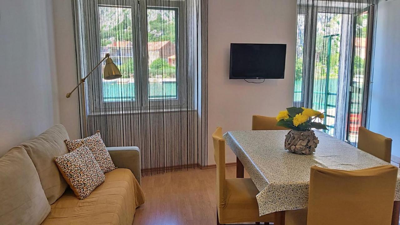 Apartment Mandic Omis Exterior photo