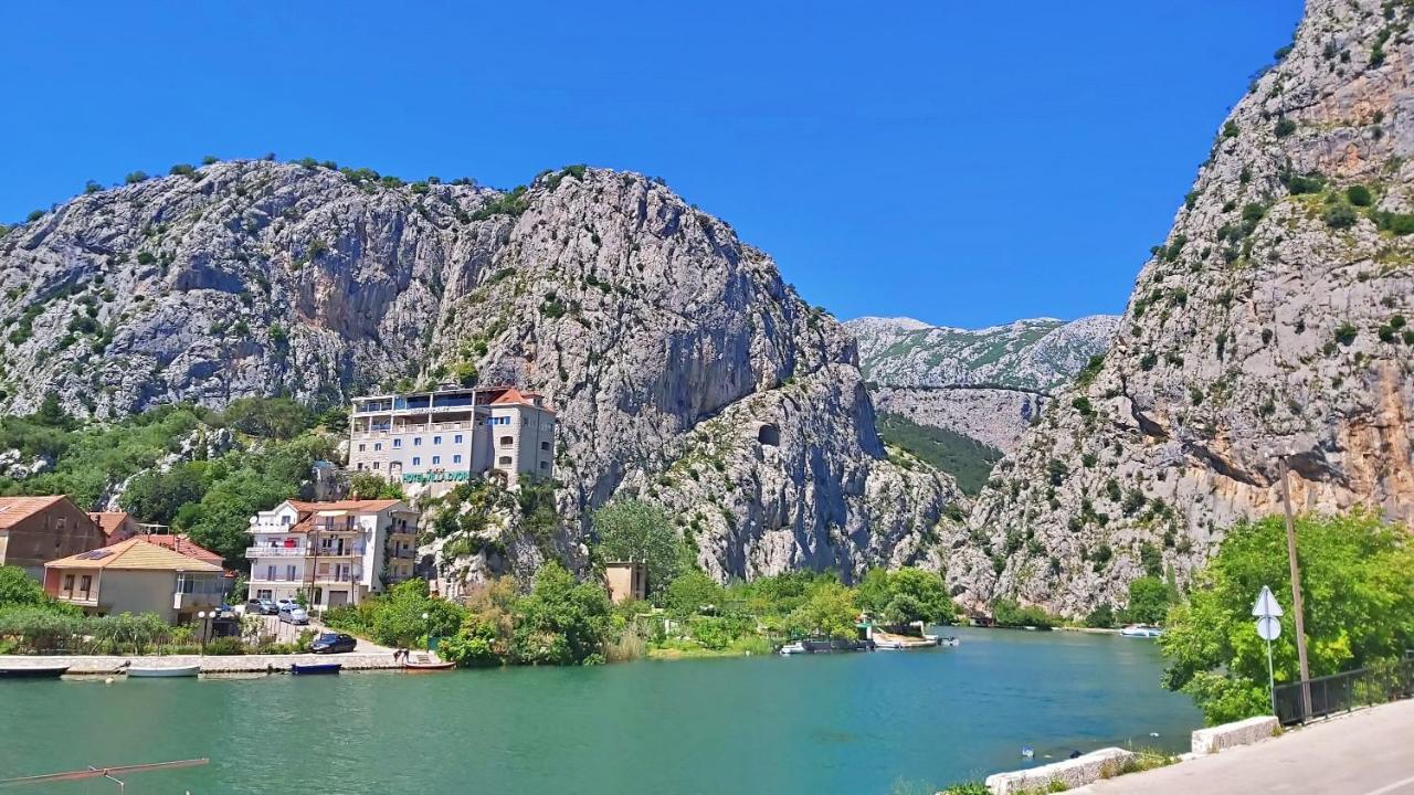 Apartment Mandic Omis Exterior photo