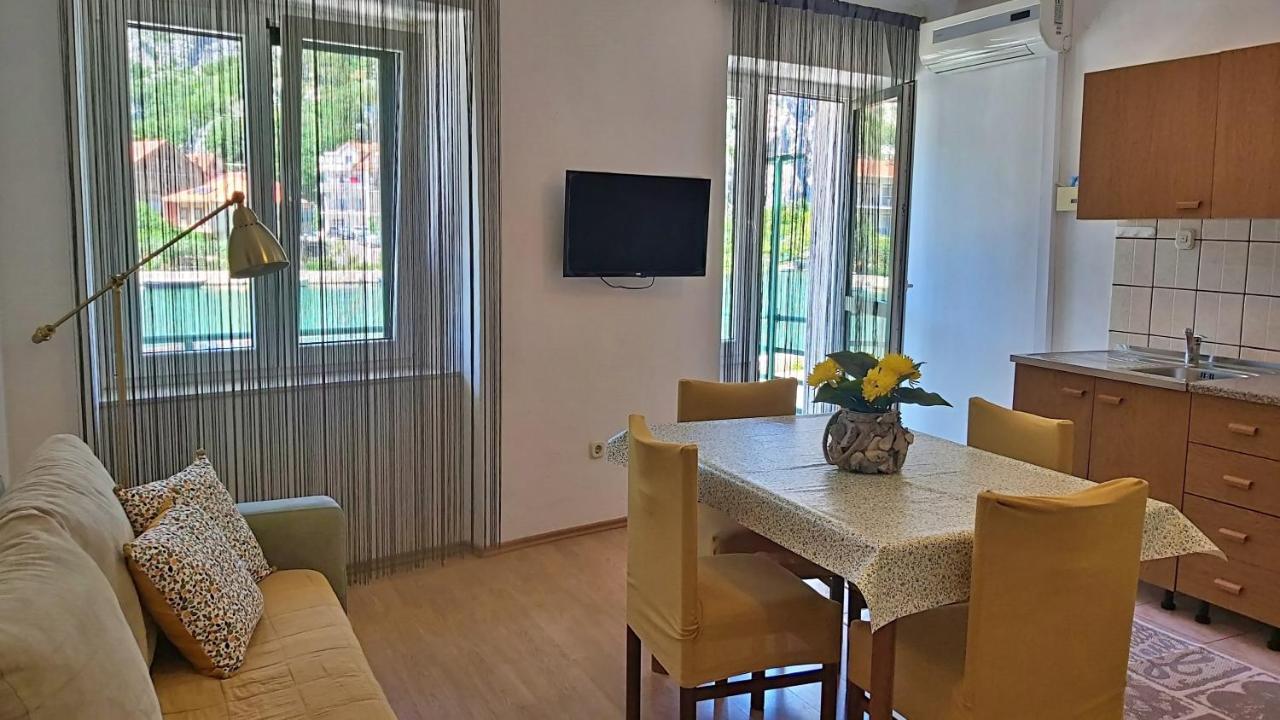 Apartment Mandic Omis Exterior photo