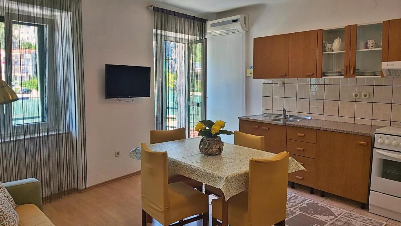Apartment Mandic Omis Exterior photo