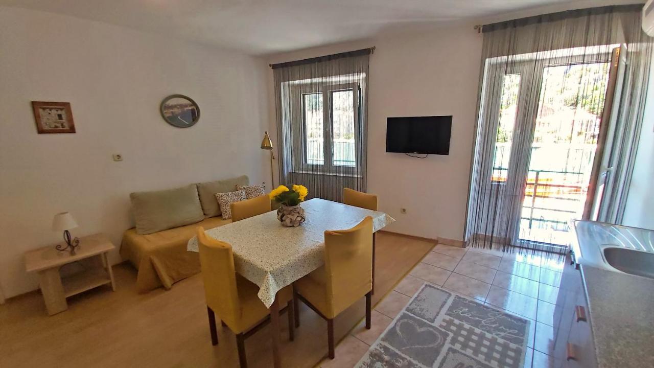 Apartment Mandic Omis Exterior photo