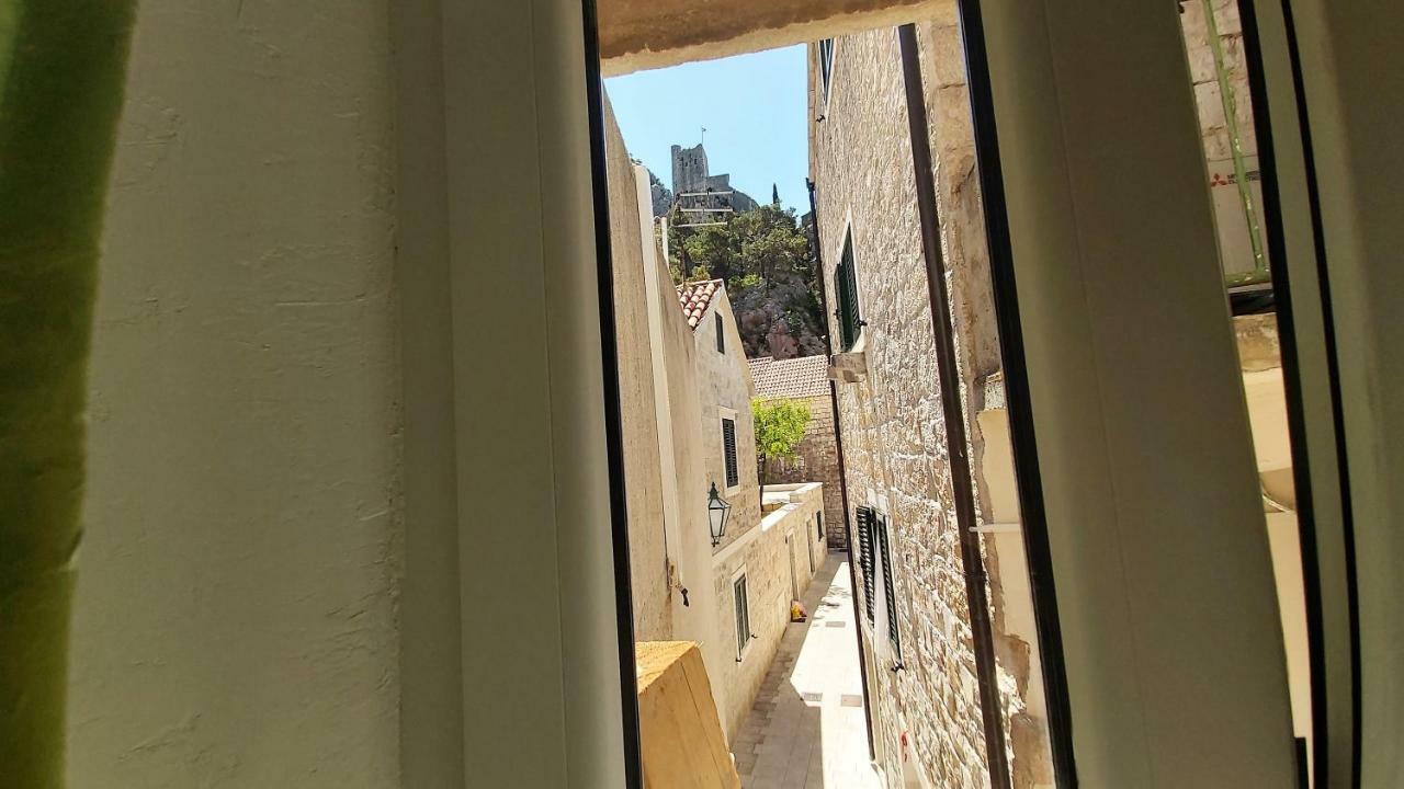 Apartment Mandic Omis Exterior photo