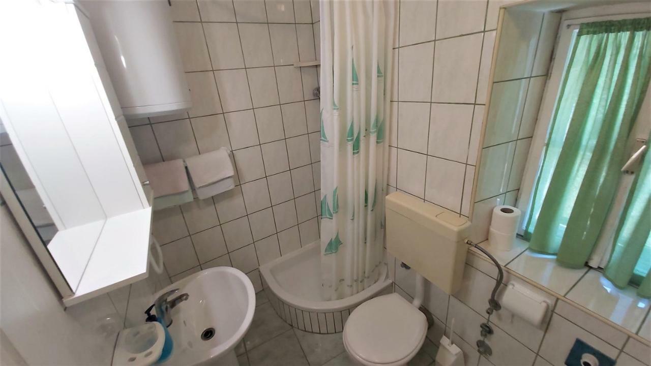 Apartment Mandic Omis Exterior photo