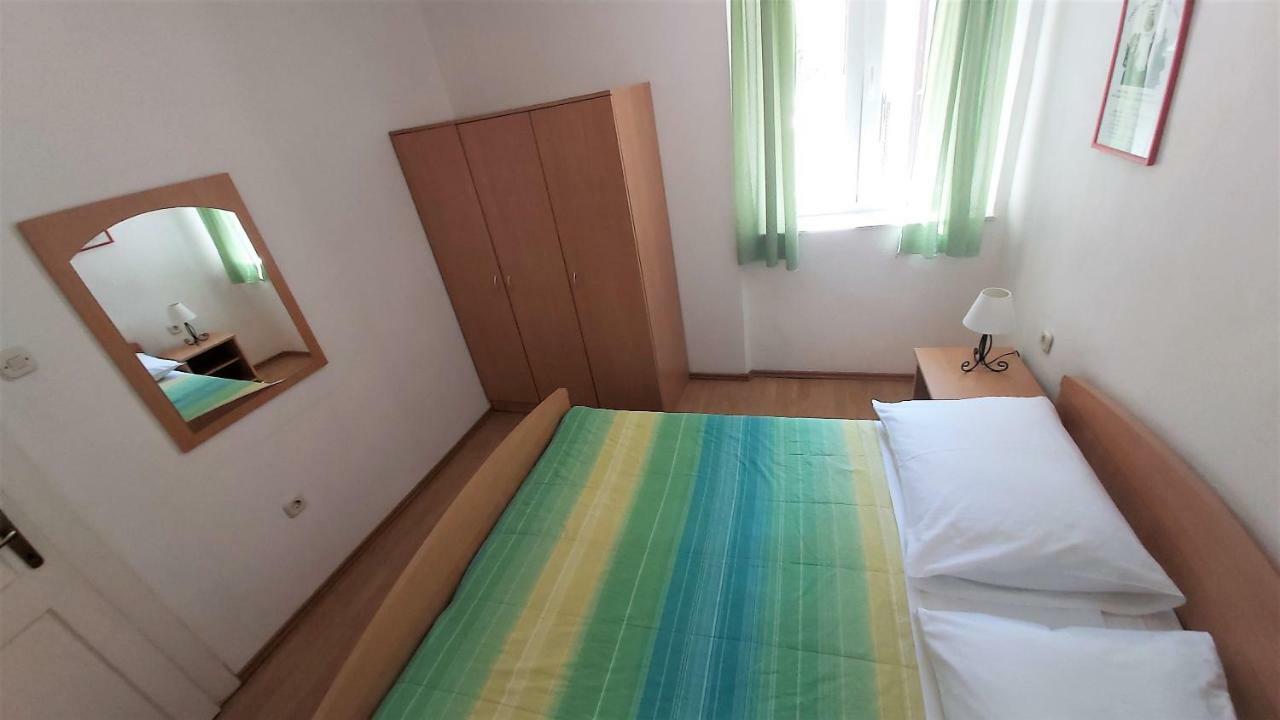 Apartment Mandic Omis Exterior photo